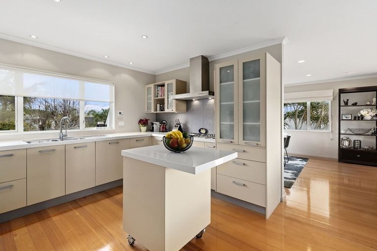 Photo of property in 1/35 Kowhai Road, Mairangi Bay, Auckland, 0630