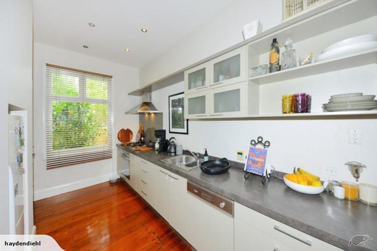 Photo of property in 124 Edward Avenue, Edgeware, Christchurch, 8013