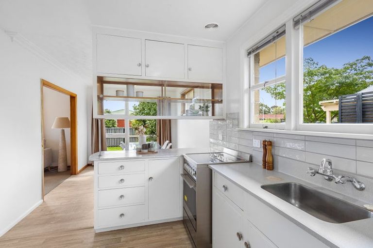 Photo of property in 20 Kathleen Crescent, Hornby, Christchurch, 8042