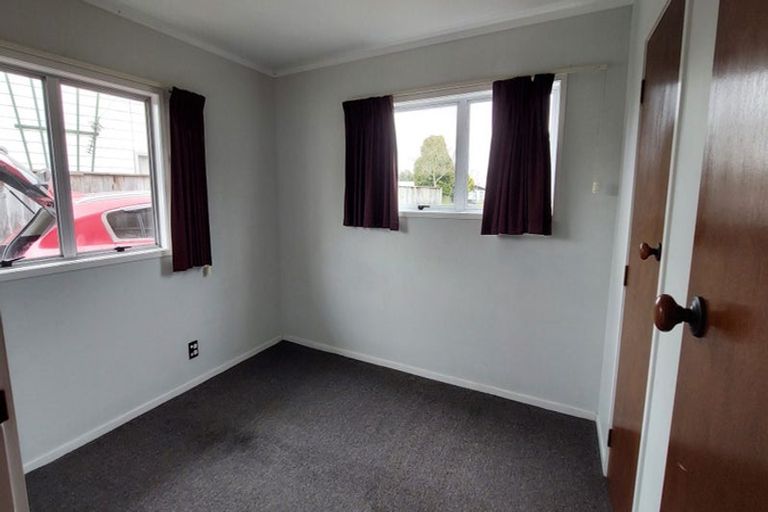 Photo of property in 98 Oakfield Crescent, Pukete, Hamilton, 3200