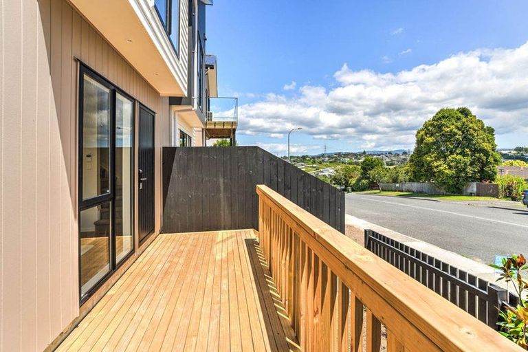 Photo of property in 35a Cedar Heights Avenue, Massey, Auckland, 0614