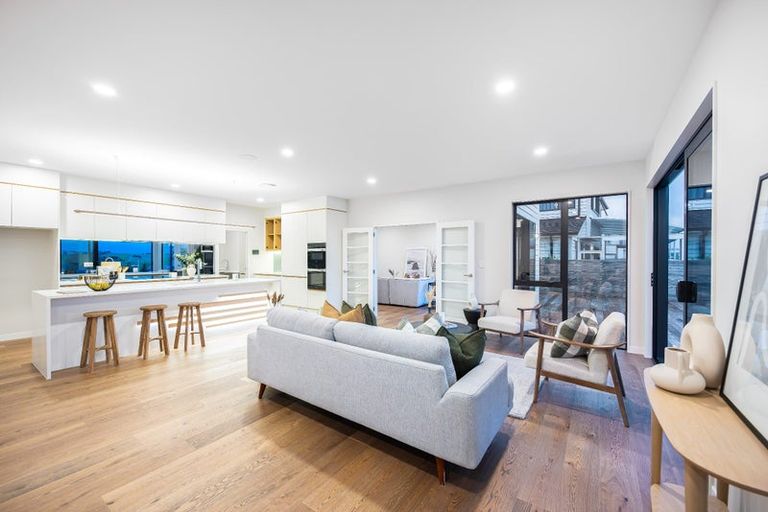 Photo of property in 15 Kumukumu Road, Long Bay, Auckland, 0630