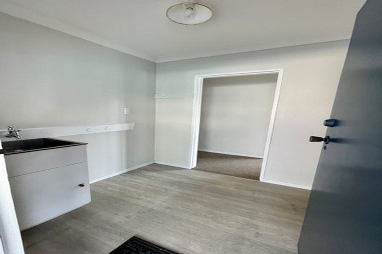 Photo of property in 1 Puriri Place, Levin, 5510