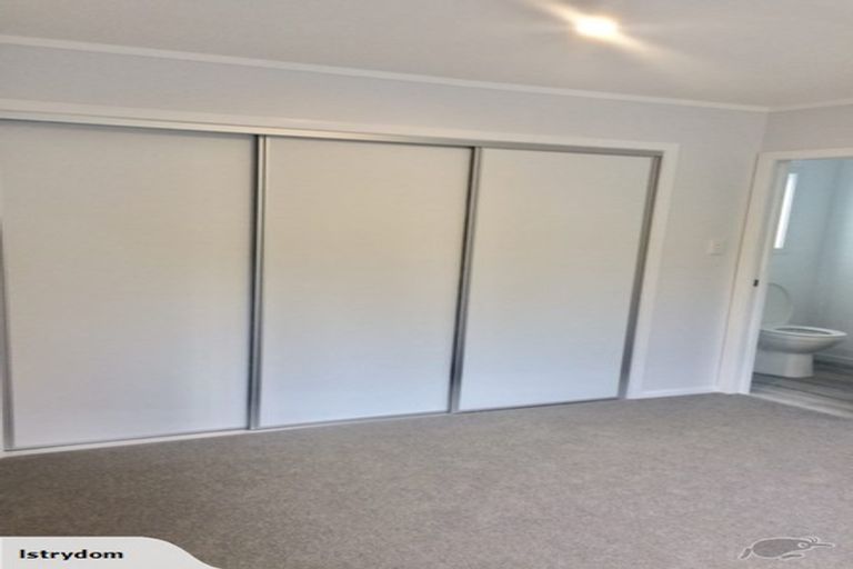 Photo of property in 2/1 Tallington Crescent, Torbay, Auckland, 0630