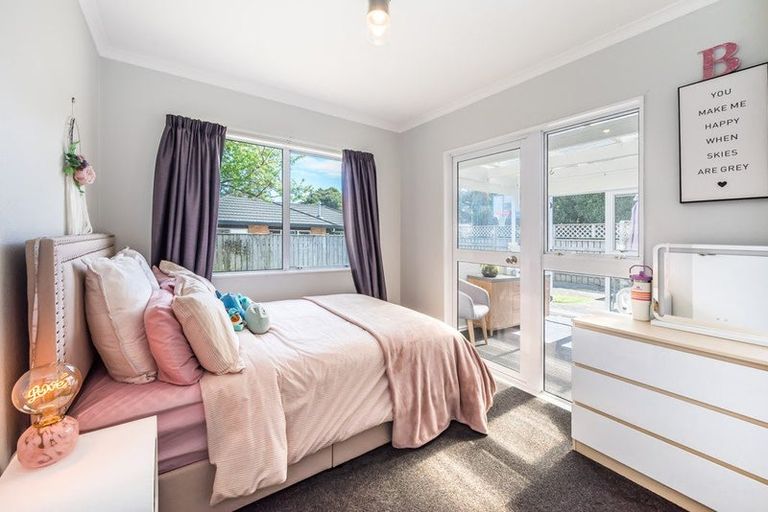 Photo of property in 32 Guildford Drive, Paraparaumu, 5032