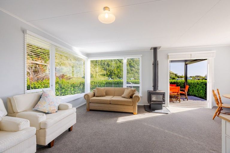 Photo of property in 15 John Ross Place, Kairakau, Elsthorpe, 4295
