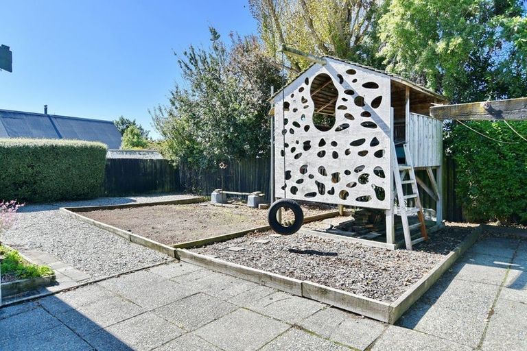 Photo of property in 6 Luxton Place, Rangiora, 7400