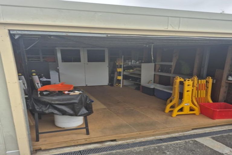 Photo of property in 8 Rhine Place, Weymouth, Auckland, 2103