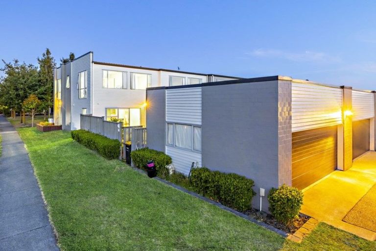 Photo of property in 65 Popokatea Drive, Takanini, 2112