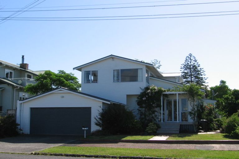 Photo of property in 6 Bangor Street, Point Chevalier, Auckland, 1022