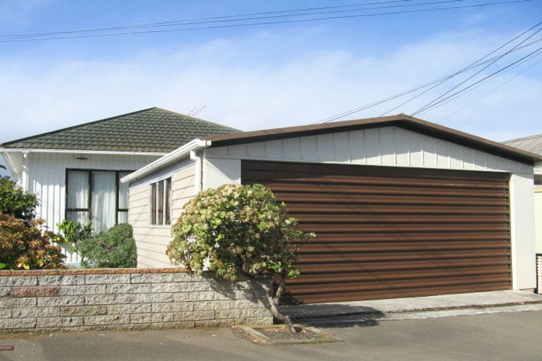 Photo of property in 77 Freyberg Street, Lyall Bay, Wellington, 6022