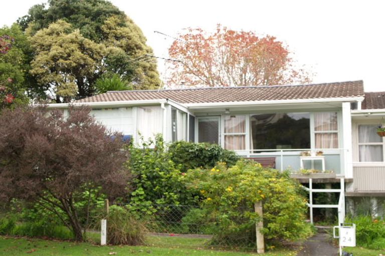 Photo of property in 3/24 Liston Crescent, Cockle Bay, Auckland, 2014