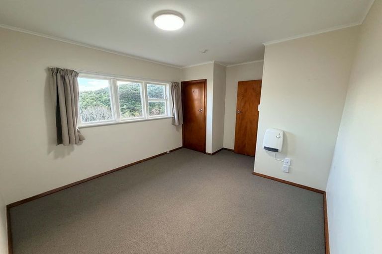 Photo of property in 3-5 York Place, Cannons Creek, Porirua, 5024