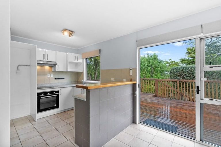 Photo of property in 2/10 Rambler Crescent, Beach Haven, Auckland, 0626
