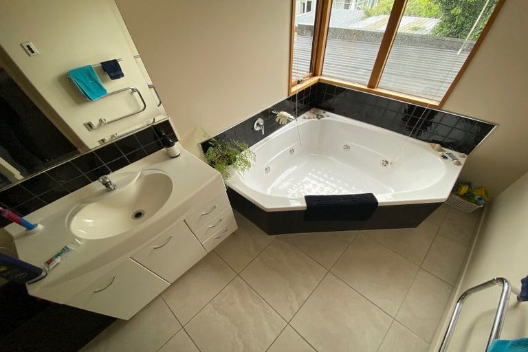 Photo of property in 15 Riverview Street, Beckenham, Christchurch, 8023