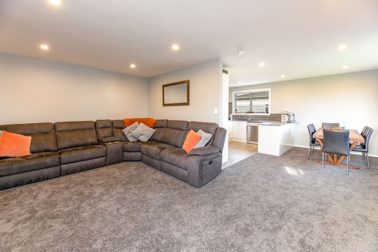 Photo of property in 2/19 Rookwood Avenue, New Brighton, Christchurch, 8083