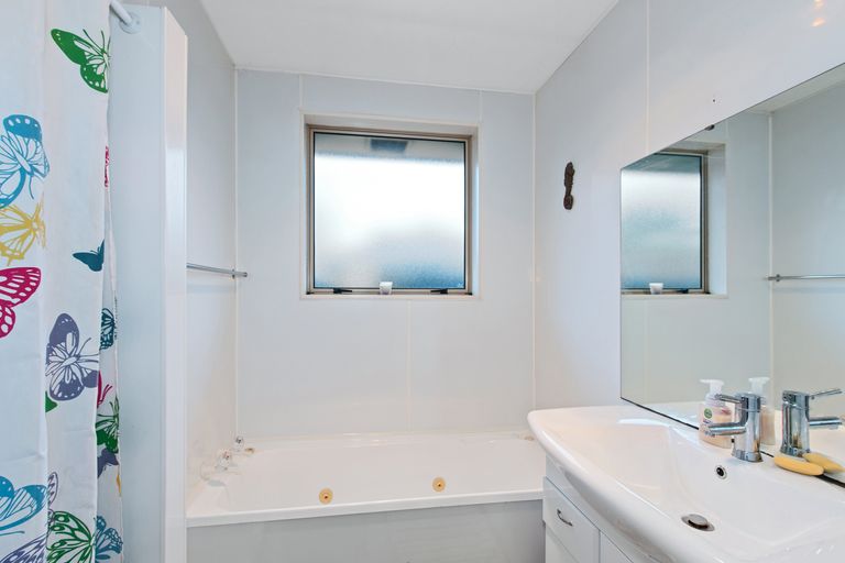 Photo of property in 1 Skerten Avenue, Hornby South, Christchurch, 8042