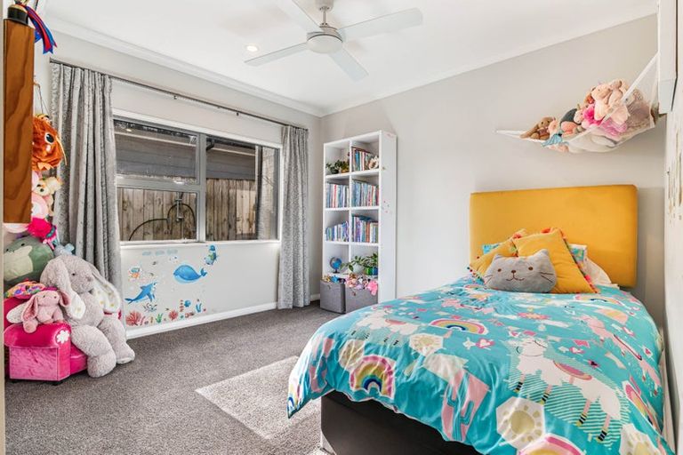 Photo of property in 36 Gilbransen Road, Kumeu, 0810