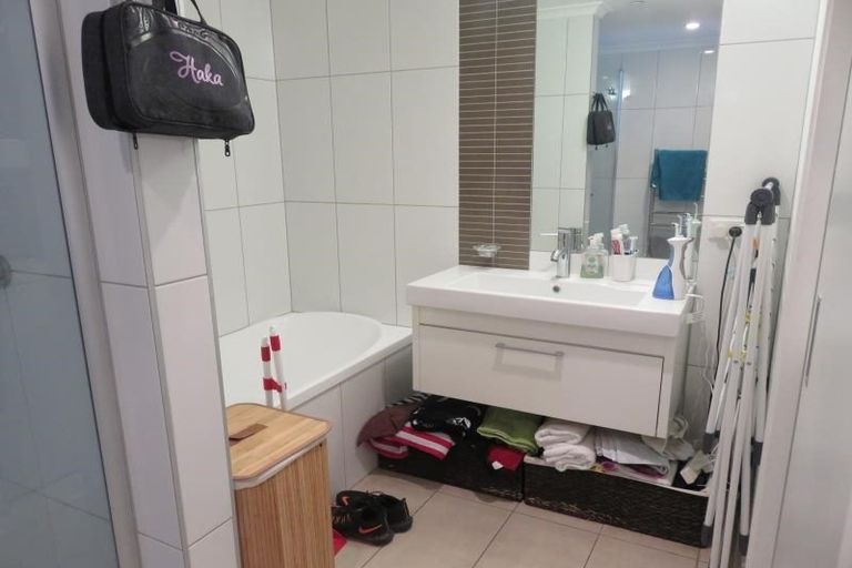 Photo of property in Bellagio Apartments, 8e/39 Taranaki Street, Te Aro, Wellington, 6011