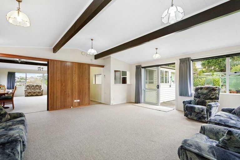 Photo of property in 32 Turriff Crescent, Tawa, Wellington, 5028
