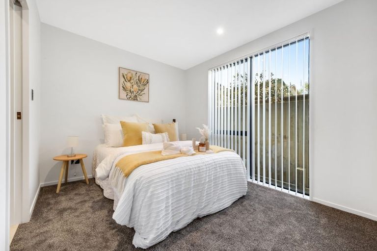 Photo of property in 25c Oteha Valley Road, Northcross, Auckland, 0632