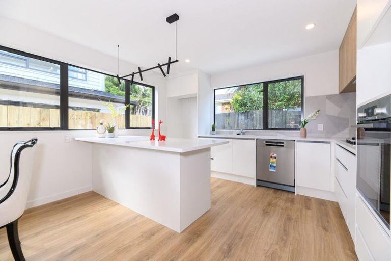 Photo of property in 15a Koromiko Street, New Lynn, Auckland, 0600