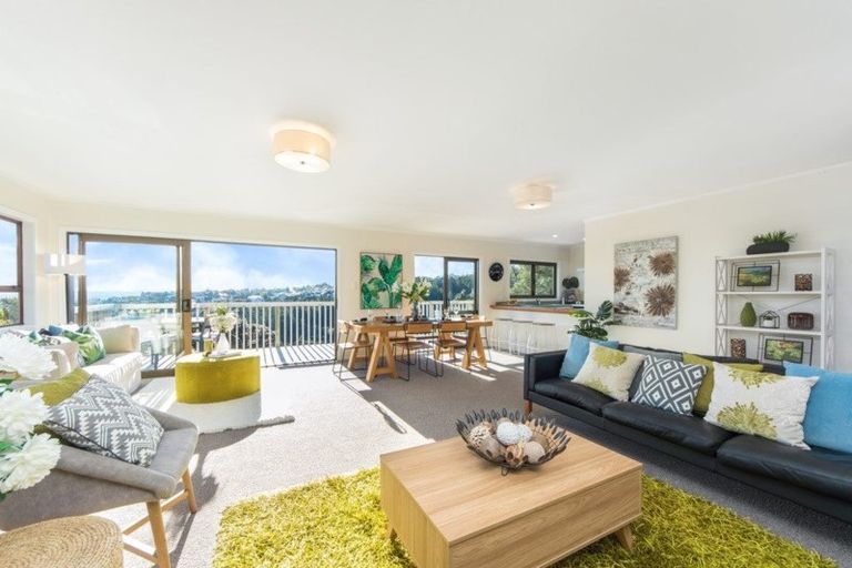 Photo of property in 53 Island Bay Road, Beach Haven, Auckland, 0626