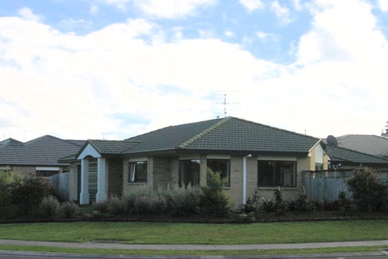Photo of property in 140 Lakeside Drive, Orewa, 0931