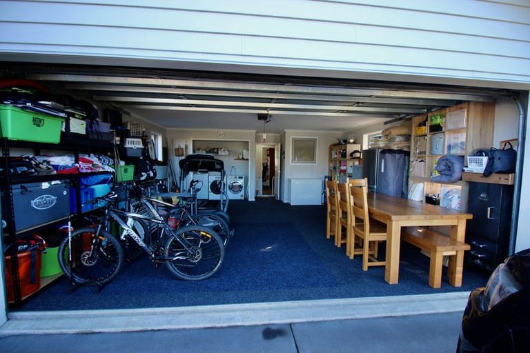 Photo of property in 2 Roseberry Place, Whitianga, 3510