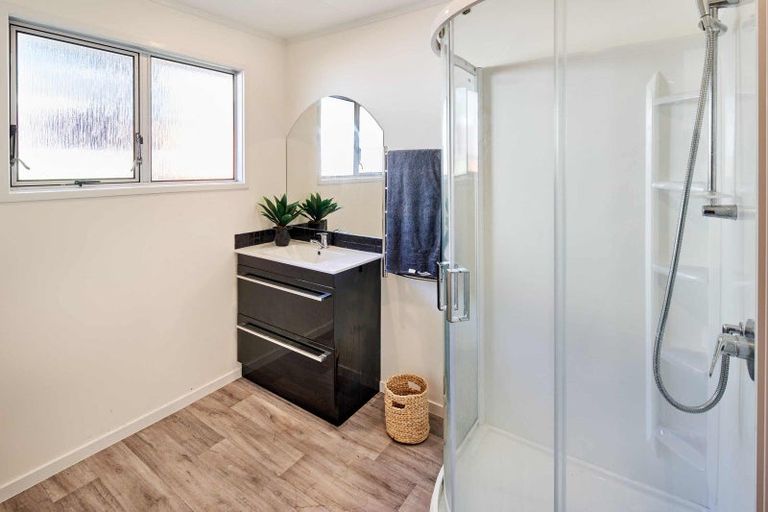 Photo of property in 18 Rembrandt Avenue, Tawa, Wellington, 5028