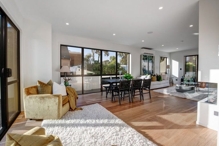 Photo of property in 18b The Esplanade, Eastern Beach, Auckland, 2012