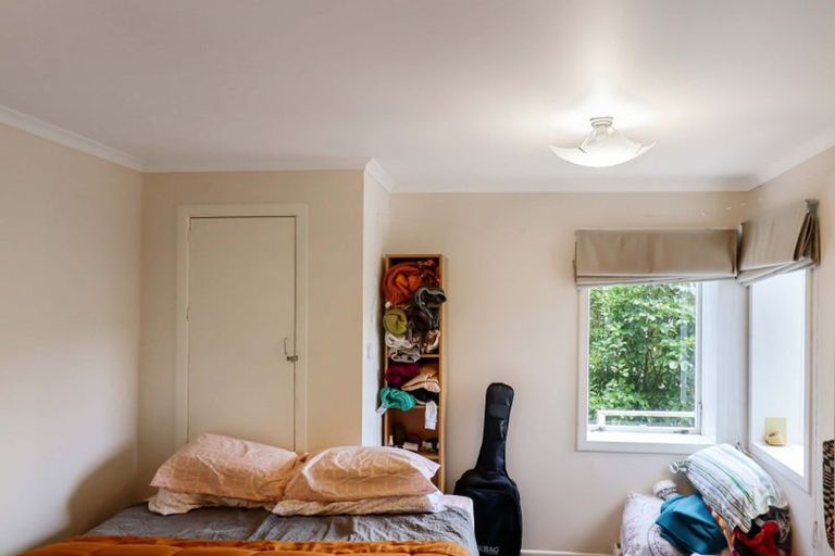 Photo of property in 140 The Ridgeway, Mornington, Wellington, 6021