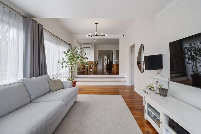 Photo of property in 42 Park Road, West End, Palmerston North, 4412