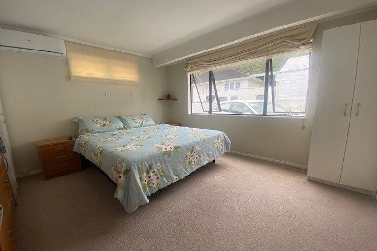 Photo of property in 207a Whites Line East, Waiwhetu, Lower Hutt, 5010