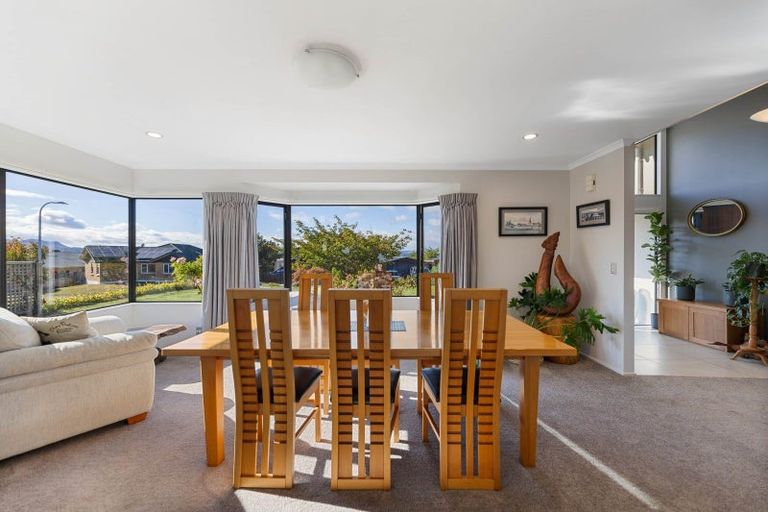 Photo of property in 27 Kinder Street, Acacia Bay, Taupo, 3330