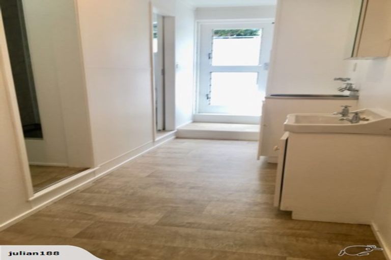 Photo of property in 31 Ocean View Road, Hatfields Beach, Orewa, 0931