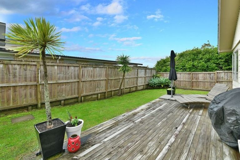 Photo of property in 3/100 Royal Road, Massey, Auckland, 0614