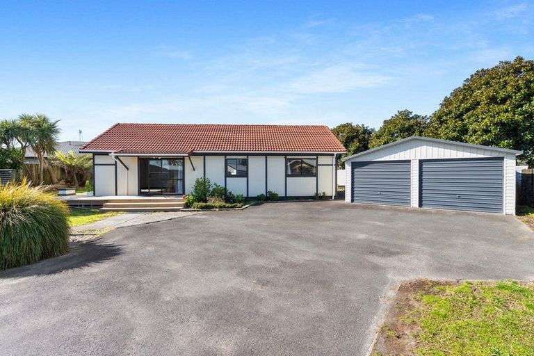 Photo of property in 9b Lyn Grove, Papamoa Beach, Papamoa, 3118