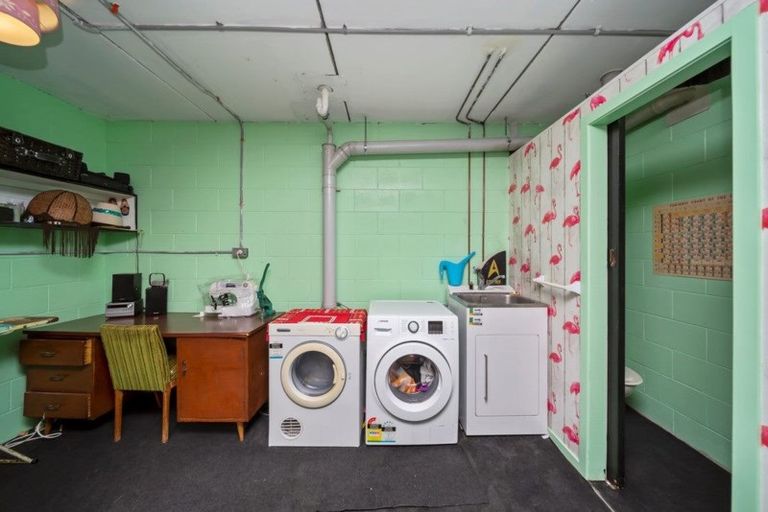 Photo of property in 5f Bromley Place, Westown, New Plymouth, 4310