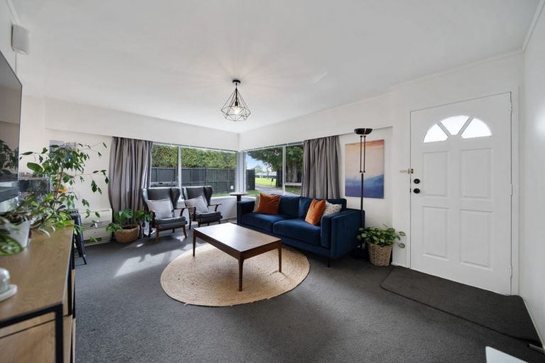 Photo of property in 2/15 Gloaming Place, Conifer Grove, Takanini, 2112