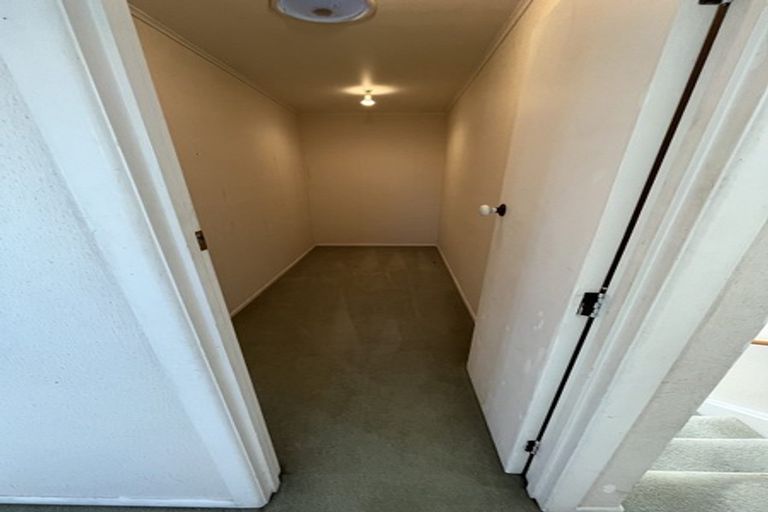 Photo of property in 17a Gulf Crest, Bucklands Beach, Auckland, 2012