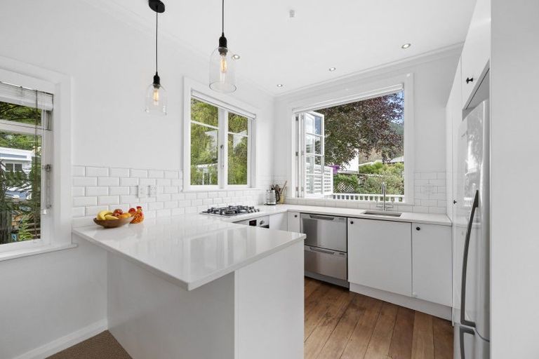 Photo of property in 6 Kowhai Street, Eastbourne, Lower Hutt, 5013