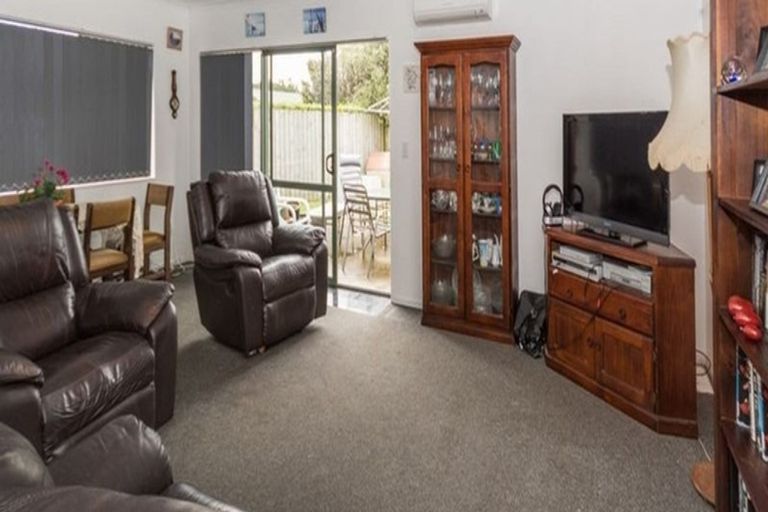 Photo of property in 10 Trillick Place, Tuakau, 2121