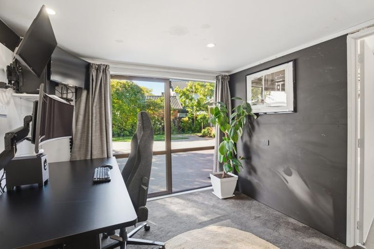 Photo of property in 8 Kedleston Drive, Avonhead, Christchurch, 8042