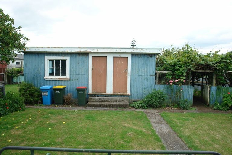 Photo of property in 28 Cambridge Street, Patea, 4520