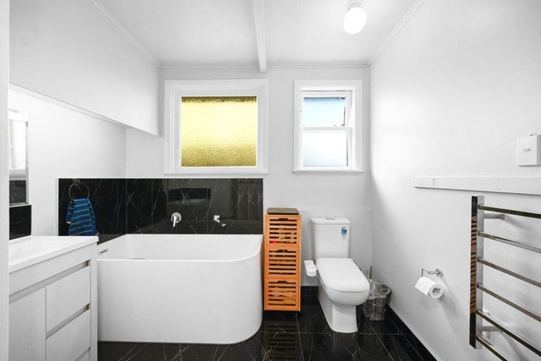 Photo of property in 22 Willis Street, Bader, Hamilton, 3206