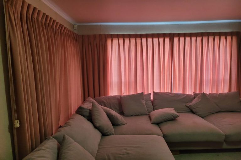 Photo of property in 15 Tiki Street, New Lynn, Auckland, 0600