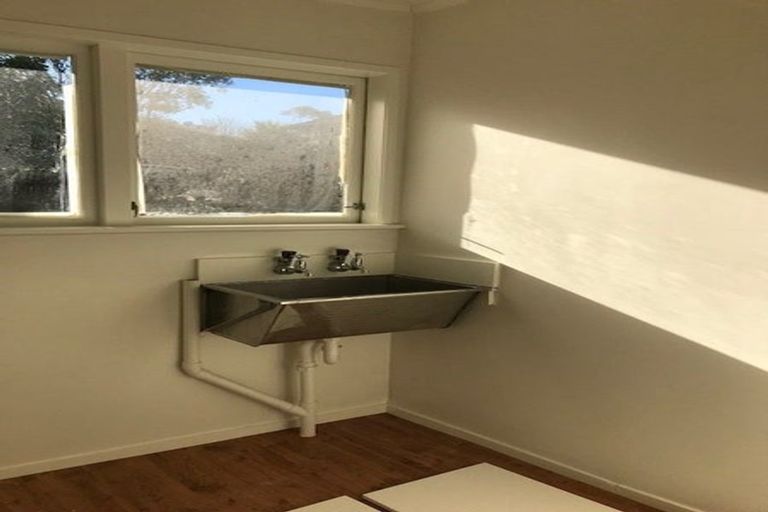 Photo of property in 23 Mirrabooka Avenue, Botany Downs, Auckland, 2010