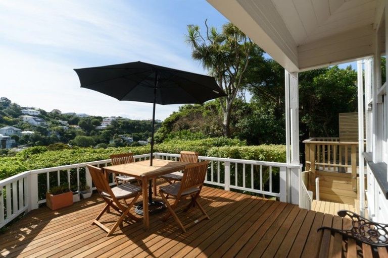 Photo of property in 40 Fairview Crescent, Kelburn, Wellington, 6012