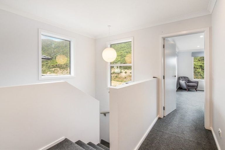 Photo of property in 3 Riroriro Close, Crofton Downs, Wellington, 6035